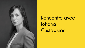 Portrait noir et blanc de l'autrice Johana Gustawsson